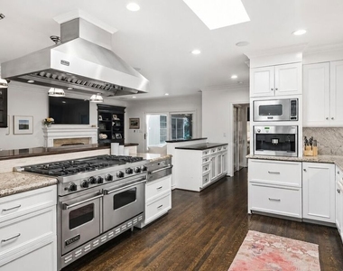 10576 Lindbrook Drive - Photo Thumbnail 20