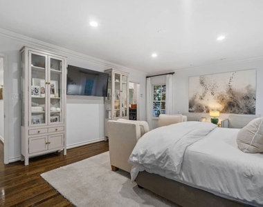 10576 Lindbrook Drive - Photo Thumbnail 31