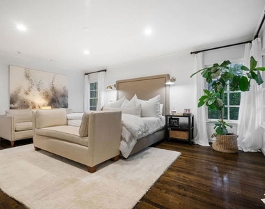 10576 Lindbrook Drive - Photo Thumbnail 30