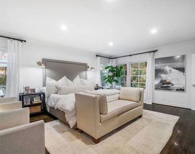 10576 Lindbrook Drive - Photo Thumbnail 32