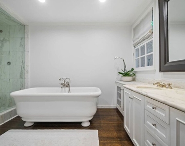 10576 Lindbrook Drive - Photo Thumbnail 34