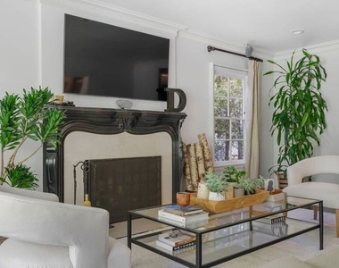 10576 Lindbrook Drive - Photo Thumbnail 12