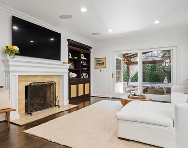 10576 Lindbrook Drive - Photo Thumbnail 15