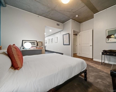 1080 Park Blvd - Photo Thumbnail 11