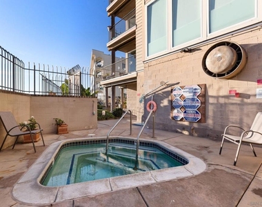 1221 Parker Pl - Photo Thumbnail 10