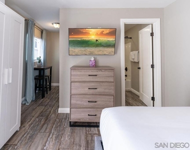 847 Beryl St - Photo Thumbnail 2