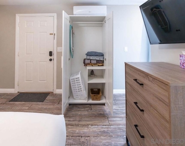847 Beryl St - Photo Thumbnail 14