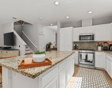 1753 Reichert Way - Photo Thumbnail 8