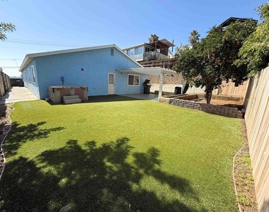 1121 Grand Ave - Photo Thumbnail 17