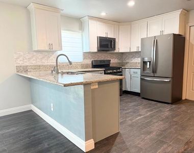 1121 Grand Ave - Photo Thumbnail 6