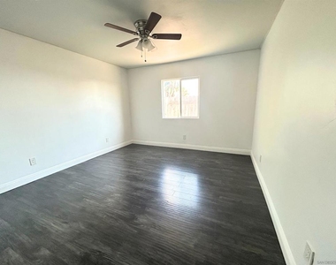 1121 Grand Ave - Photo Thumbnail 12