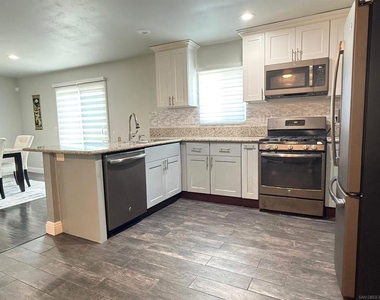 1121 Grand Ave - Photo Thumbnail 8