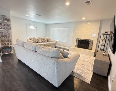 1121 Grand Ave - Photo Thumbnail 2