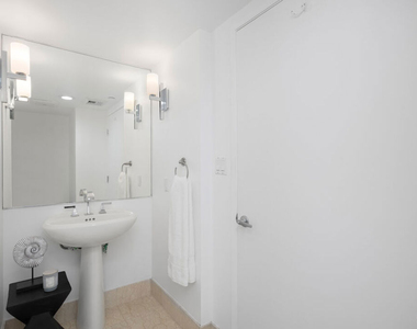 13600 Marina Pointe Drive - Photo Thumbnail 13