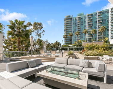 13600 Marina Pointe Drive - Photo Thumbnail 25
