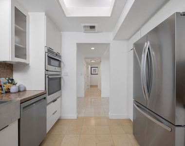 13600 Marina Pointe Drive - Photo Thumbnail 12