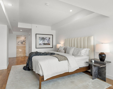 13600 Marina Pointe Drive - Photo Thumbnail 16