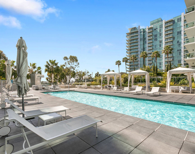 13600 Marina Pointe Drive - Photo Thumbnail 24