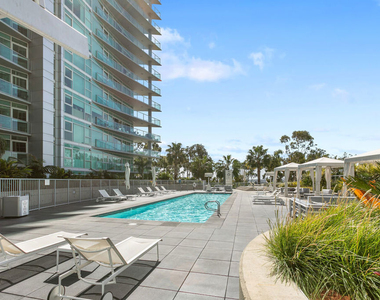 13600 Marina Pointe Drive - Photo Thumbnail 27