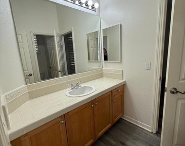 990 Clear Sky Place - Photo Thumbnail 12