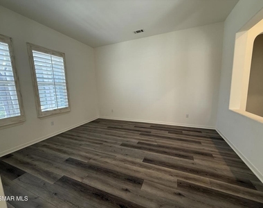 990 Clear Sky Place - Photo Thumbnail 8