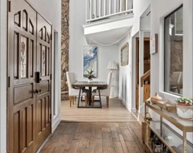 2286 Mt Vernon Avenue - Photo Thumbnail 5