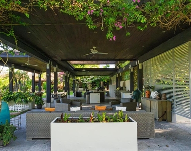 5420 Las Palmas Avenue - Photo Thumbnail 38