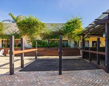 5420 Las Palmas Avenue - Photo Thumbnail 31