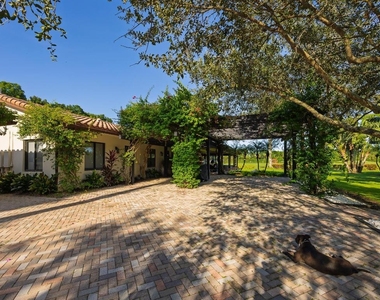 5420 Las Palmas Avenue - Photo Thumbnail 24