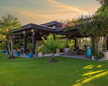 5420 Las Palmas Avenue - Photo Thumbnail 16