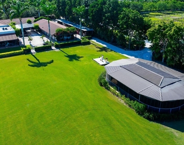 5420 Las Palmas Avenue - Photo Thumbnail 10