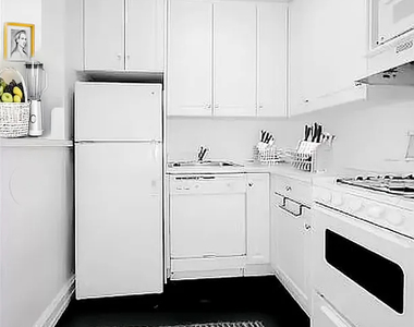 East 36th Street / 2nd ave - Photo Thumbnail 2