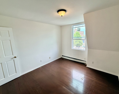 1227 Bryant Avenue - Photo Thumbnail 7