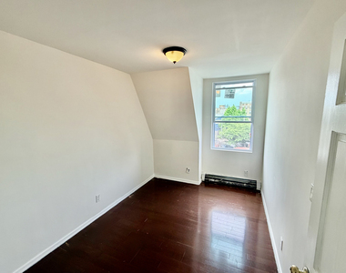 1227 Bryant Avenue - Photo Thumbnail 6