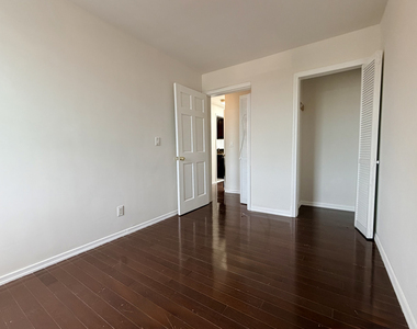 1227 Bryant Avenue - Photo Thumbnail 4
