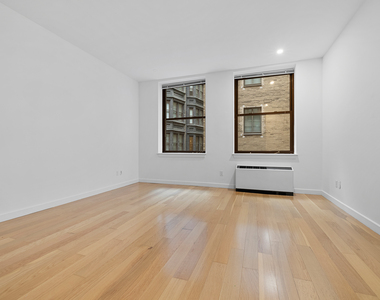 37 Wall Street - Photo Thumbnail 2