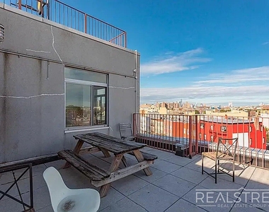 184 Noll Street - Photo Thumbnail 11