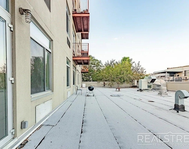 184 Noll Street - Photo Thumbnail 13