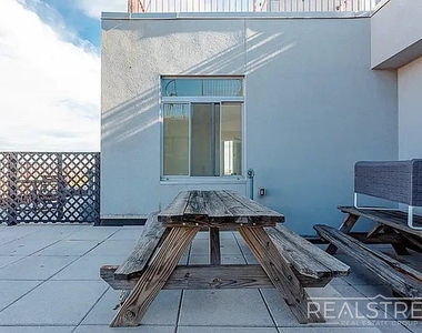 184 Noll Street - Photo Thumbnail 12