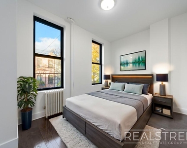 471 Chauncey Street - Photo Thumbnail 3