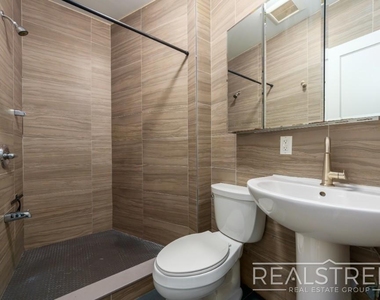 471 Chauncey Street - Photo Thumbnail 6