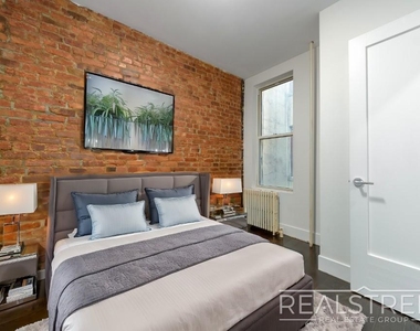 471 Chauncey Street - Photo Thumbnail 2