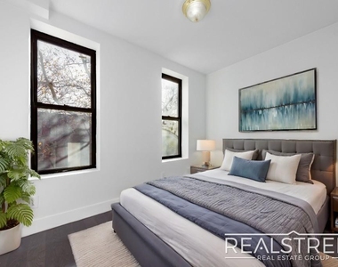 471 Chauncey Street - Photo Thumbnail 4