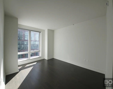 Tenth Avenue - Photo Thumbnail 6