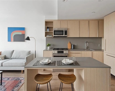West 33rd Street - Photo Thumbnail 1