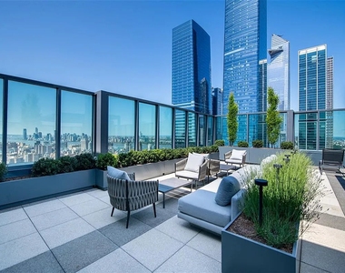West 33rd Street - Photo Thumbnail 17