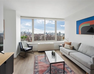 West 33rd Street - Photo Thumbnail 3