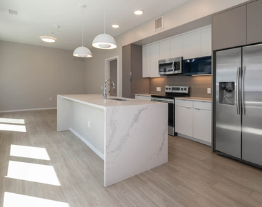 4109 E. 10th Ave - Photo Thumbnail 3