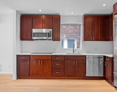 East 240th Street - Photo Thumbnail 5