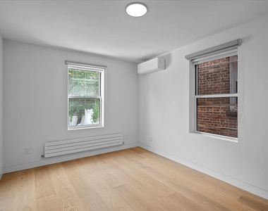 East 240th Street - Photo Thumbnail 11